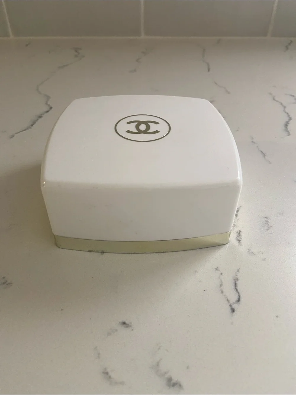 Vintage Chanel No 5 Luxury Bath Powder 2 oz Unopened w Puff